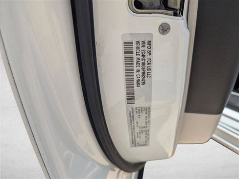 Used 2023 Chrysler Pacifica Touring-L FWD image 23