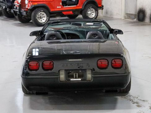 Used 1996 Chevrolet Corvette Convertible RWD image 5