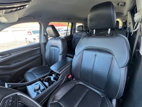 Used 2023 Jeep Grand Cherokee L Limited AWD/4WD image 39