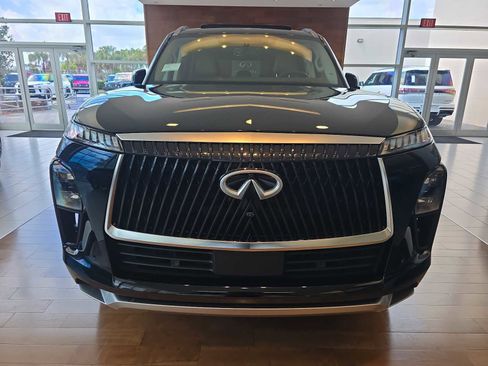 New 2026 INFINITI QX80 Luxe RWD image 2