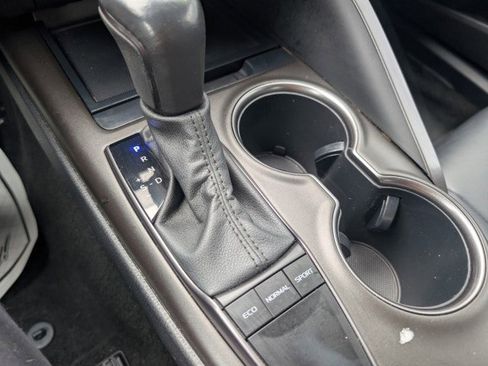 Used 2023 Toyota Camry SE image 9