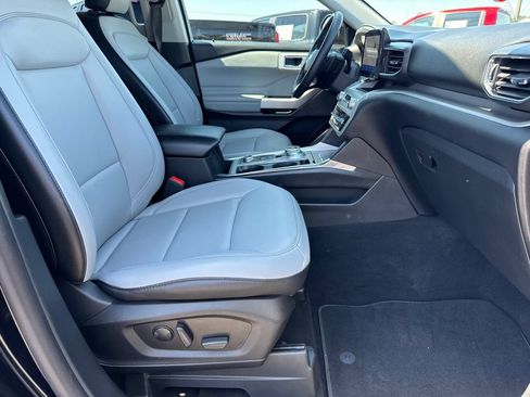 Used 2021 Ford Explorer XLT w/ Equipment Group 202A AWD/4WD image 14