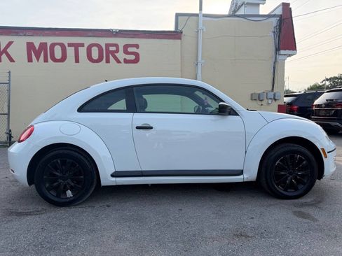 Used 2016 Volkswagen Beetle 1.8T Classic FWD image 9
