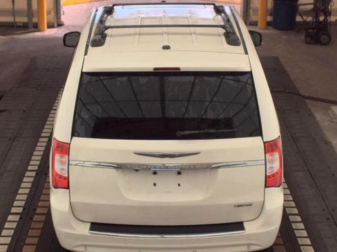 Used 2011 Chrysler Town & Country Limited w/ Trailer Tow Group FWD image 5