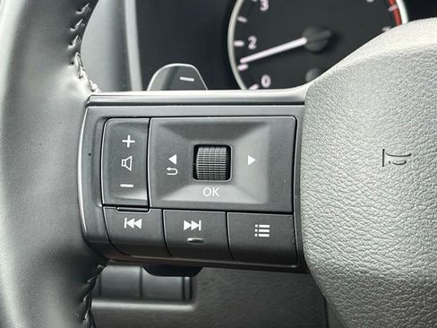 Used 2025 Nissan Rogue SV image 32