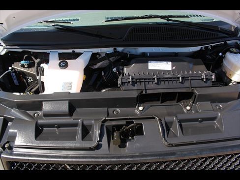 Used 2025 Chevrolet Express 3500 LS image 31