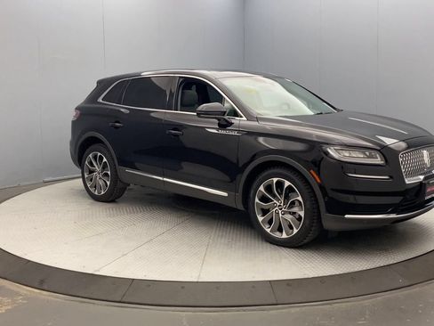 Used 2023 Lincoln Nautilus Reserve AWD/4WD image 7