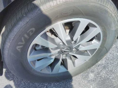 Used 2024 Chrysler Pacifica Limited FWD image 10