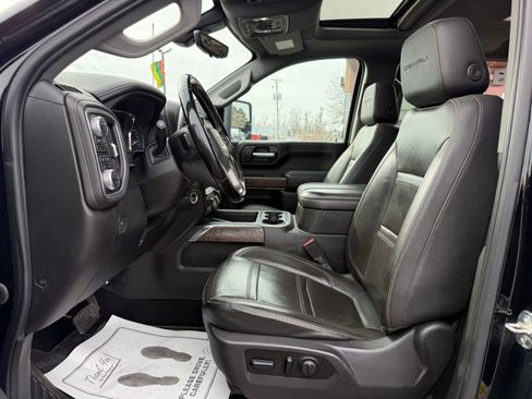 Used 2023 GMC Sierra 3500 Denali w/ Denali Ultimate Package image 10