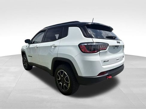 Used 2024 Jeep Compass Trailhawk w/ Trailhawk Convenience Group AWD/4WD image 2