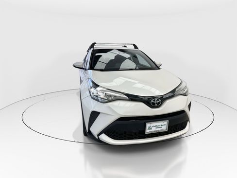 Used 2021 Toyota C-HR XLE image 3