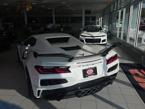 Used 2023 Chevrolet Corvette Z06 w/ Z07 Performance Package RWD image 38