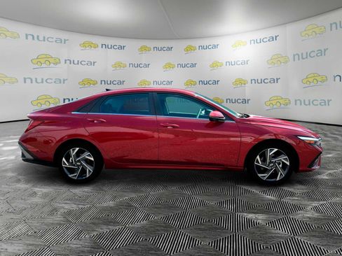 Used 2025 Hyundai Elantra Limited image 10