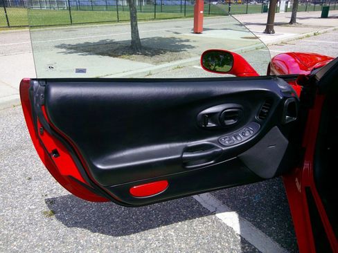 Used 2004 Chevrolet Corvette Coupe RWD image 36
