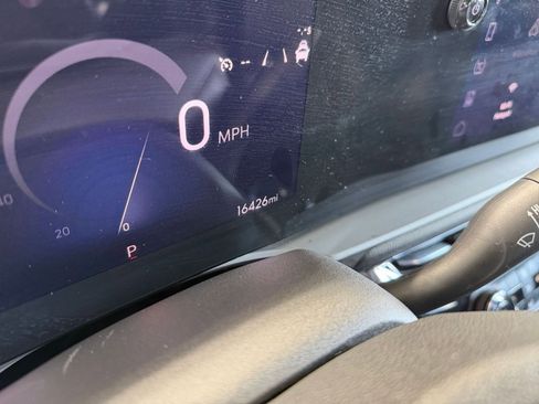 Used 2025 Buick Envista Sport Touring image 38