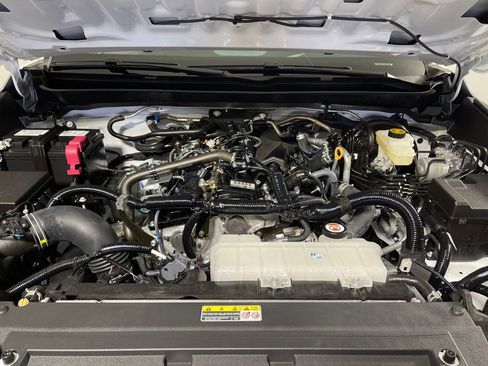 Certified 2025 Toyota Tacoma SR5 image 9