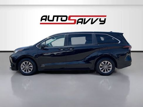 Used 2021 Toyota Sienna LE image 4