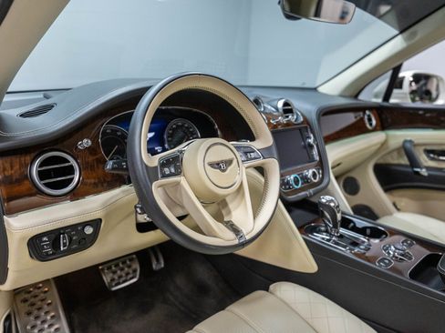 Used 2017 Bentley Bentayga AWD/4WD image 11