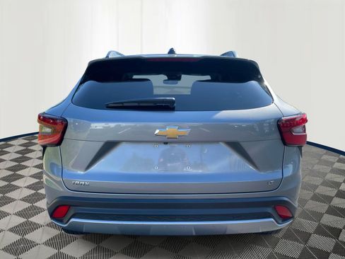 Used 2025 Chevrolet Trax LT w/ LT Convenience Package FWD image 5
