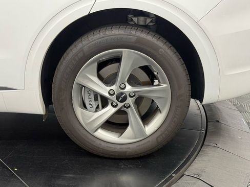 Used 2026 Genesis GV70 2.5T Select image 12