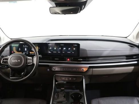 Used 2025 Kia Carnival FWD image 15