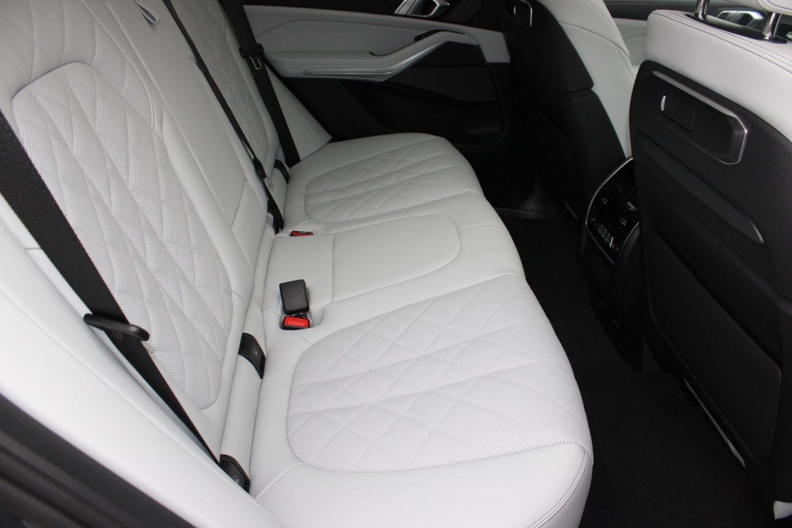 Used 2026 BMW X5 sDrive40i RWD image 33