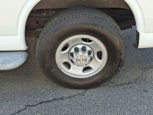 Used 2024 Chevrolet Express 2500 w/ Driver Convenience Package RWD image 11