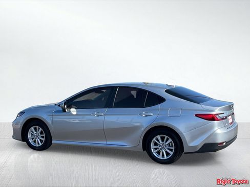 Used 2025 Toyota Camry LE AWD/4WD image 4