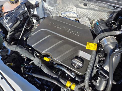 Used 2024 Chevrolet Trax RS w/ Driver Confidence Package image 18