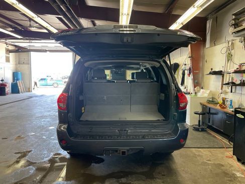 Used 2010 Toyota Sequoia Platinum AWD/4WD image 34
