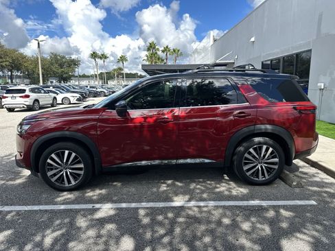 Used 2022 Nissan Pathfinder Platinum w/ Cargo Package FWD image 5