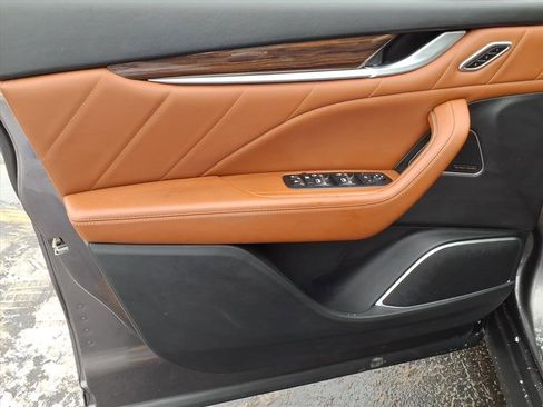 Used 2019 Maserati Levante GranLusso image 13