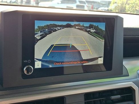 Certified 2025 Toyota Tacoma SR5 AWD/4WD image 17