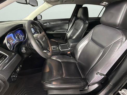 Used 2022 Chrysler 300 Touring L image 17