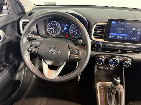 Used 2022 Hyundai Venue SEL FWD image 14