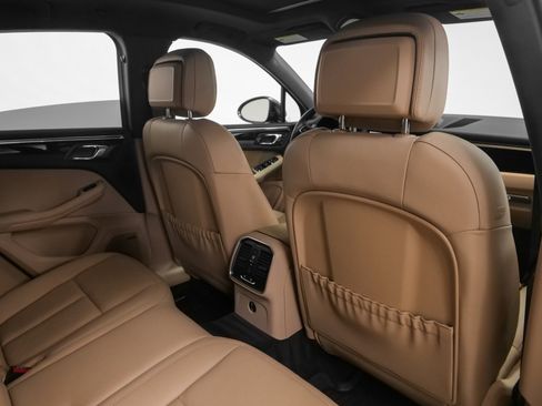 Used 2025 Porsche Macan image 25