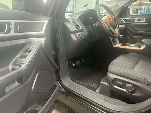 Used 2015 Ford Explorer XLT image 7