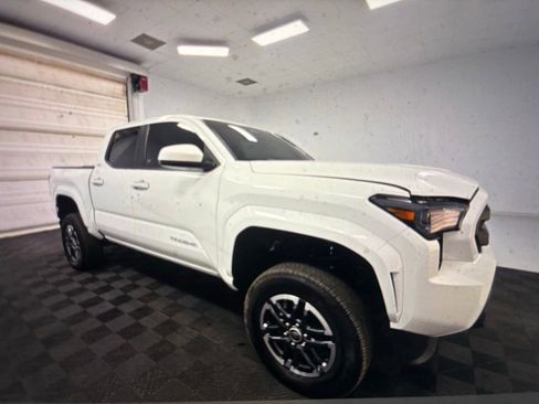 Used 2024 Toyota Tacoma SR5 AWD/4WD image 1