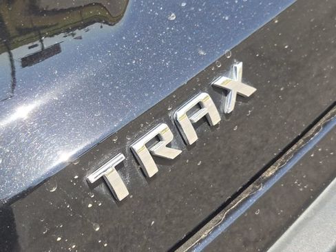 Used 2025 Chevrolet Trax LT FWD image 12