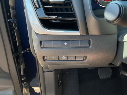 Used 2026 Nissan Rogue SL FWD image 22