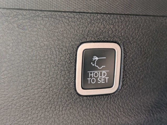 Used 2024 Jeep Wagoneer L Series II w/ Flexible Seating Group RWD image 13