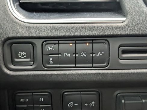 Used 2021 GMC Yukon SLT w/ SLT Luxury Plus Package image 15