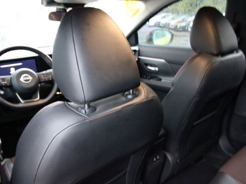 Used 2025 Nissan Kicks SR image 28