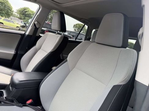 Used 2018 Toyota RAV4 XLE FWD image 17
