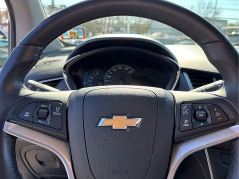 Used 2018 Chevrolet Trax LT w/ LT Convenience Package image 12