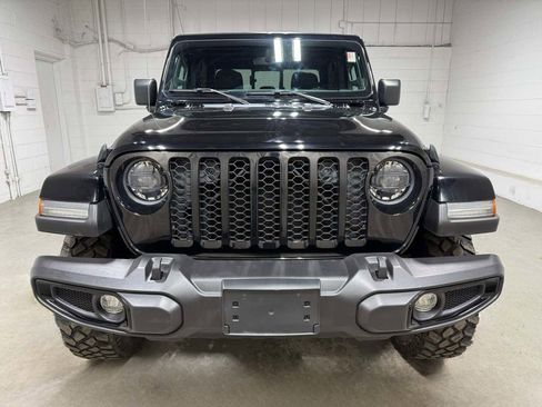 Used 2023 Jeep Gladiator Sport image 2