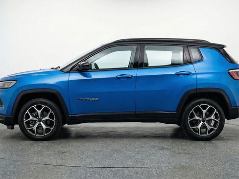 Used 2025 Jeep Compass Limited AWD/4WD image 5