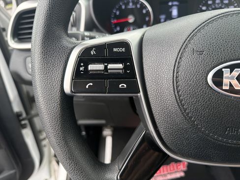 Used 2019 Kia Sorento AWD V6 image 18
