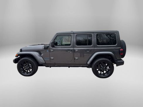 Used 2025 Jeep Wrangler Sahara w/ Safety Group AWD/4WD image 9