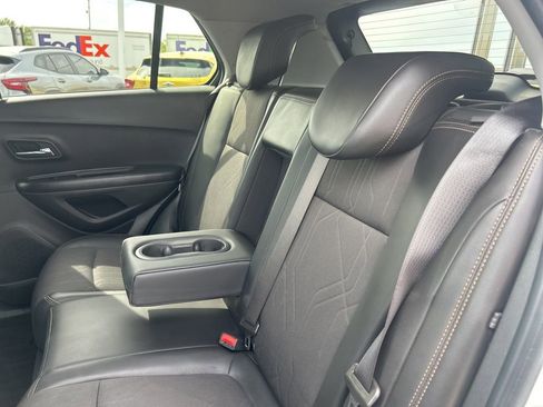 Used 2022 Chevrolet Trax LT w/ LT Convenience Package image 35